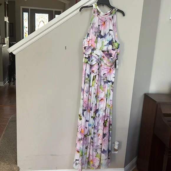 Adrianna Papell Women's Floral Halter Gown. - Picture 4 of 16